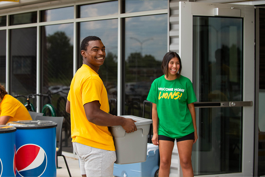 Missouri Southern freshman move onto campus